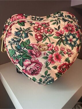 Gucci Interlocking G Mini Heart Shoulder Bag